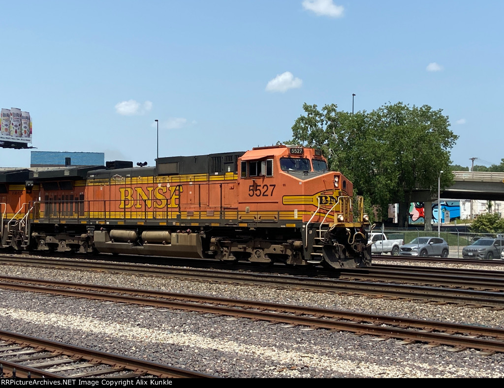 BNSF 5527